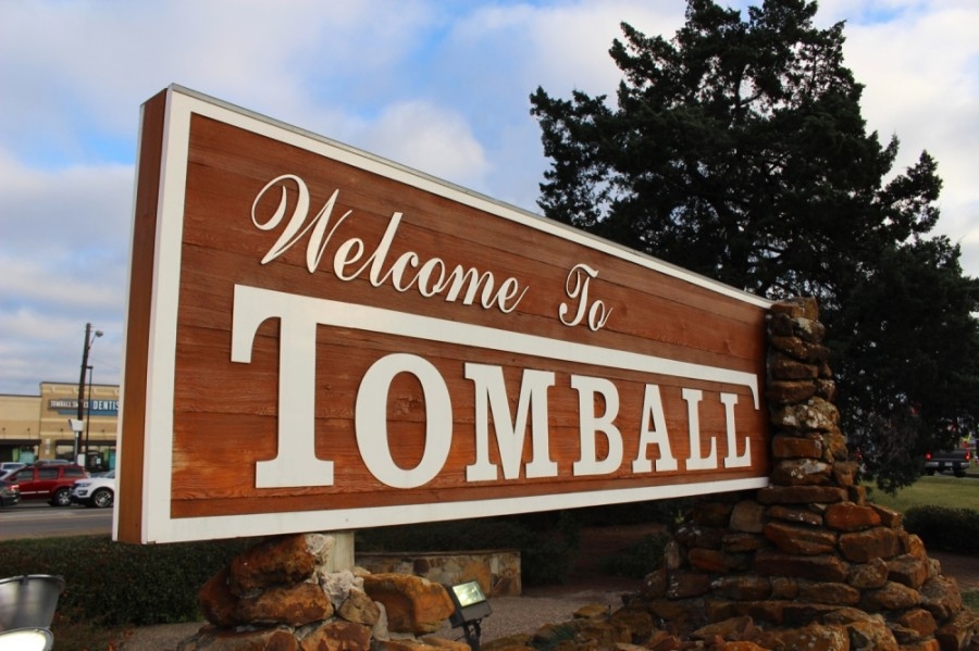 image of entry sign in tomballl, tx